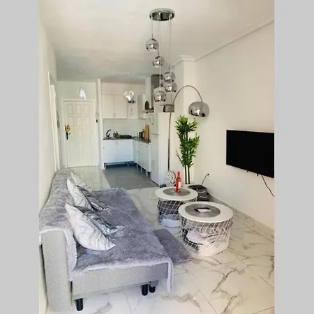 Studio Chillout With Pool In Torrevieja
